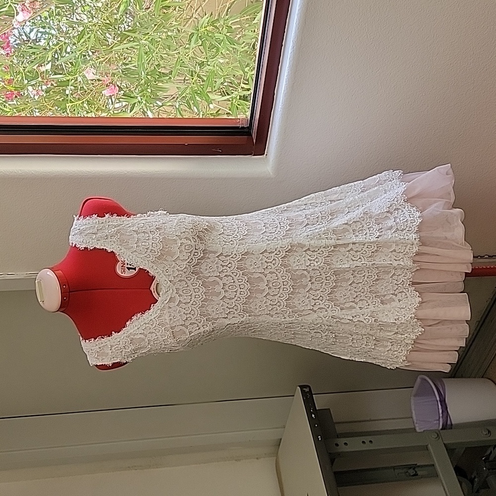 White lace "Betsy and Adam" dress size 10